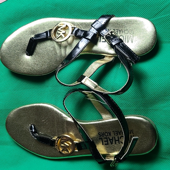 Girl's Michael Kors Sandals 👡 🩴 - Picture 3 of 5